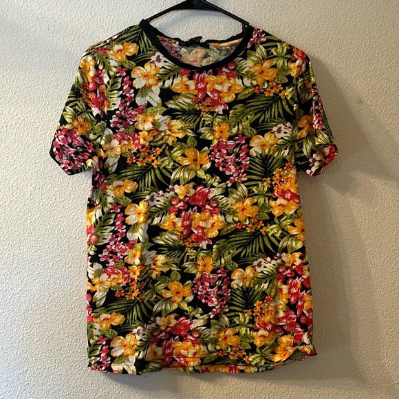 2 Men floral short sleeve size medium - Picture 1 of 5